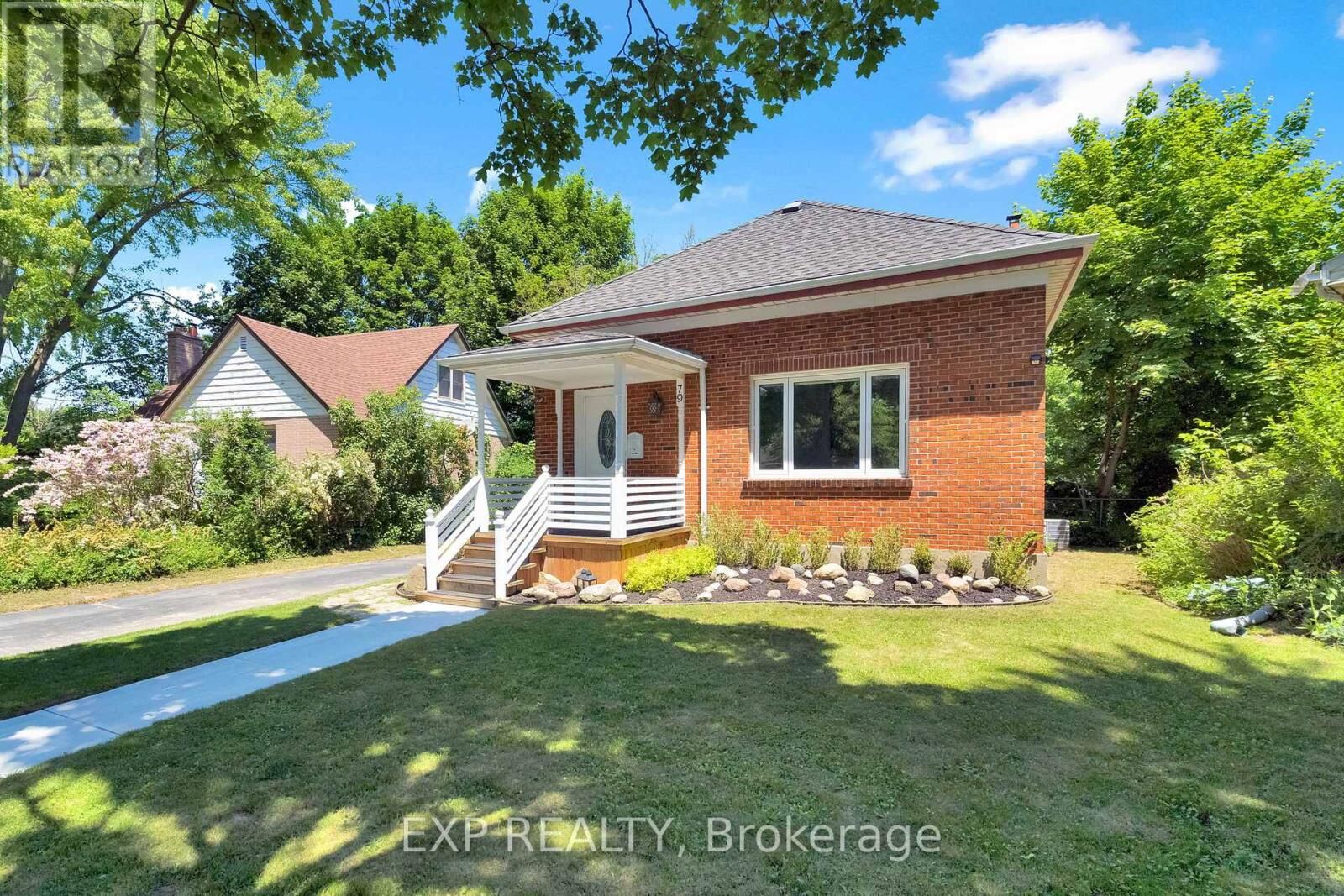 Property Photo:  79 Heather Place  ON N5W 4L6 