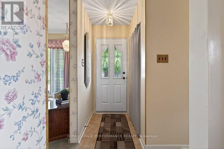 Photo de la propriété:  2184 Melfort Street  ON K1G 1H7 
