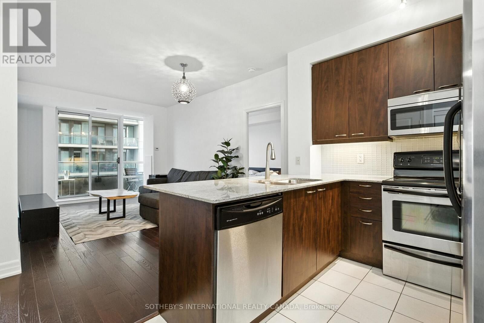 Property Photo:  500 St Clair Avenue West 502  ON M6C 1A8 