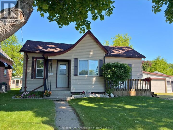 Property Photo:  141 Poplar Street  ON N7L 1K4 