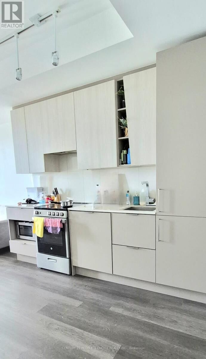 Property Photo:  3900 Confederation Parkway 208  ON L5B 0M3 