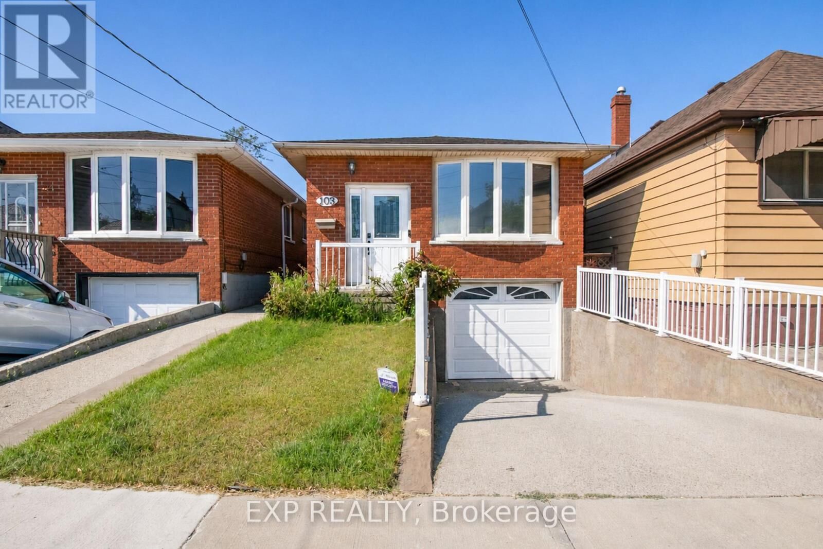 Property Photo:  103 McAnulty Boulevard  ON L8H 3H3 