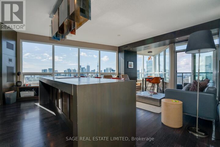 Property Photo:  120 Homewood Avenue 3309  ON M4Y 2J3 