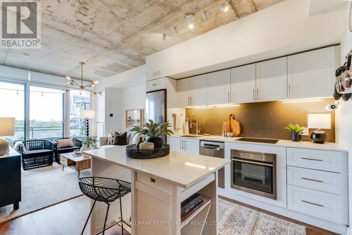 Property Photo:  20 Minowan Miikan Lane 1018  ON M6J 0E5 