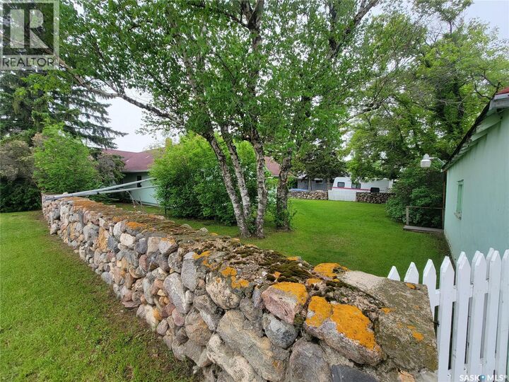 Property Photo:  106 Railway Avenue E  SK S0M 2C0 
