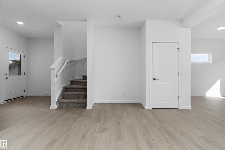 Property Photo: 5633 Hawthorn Way SW AB T6X 3K7