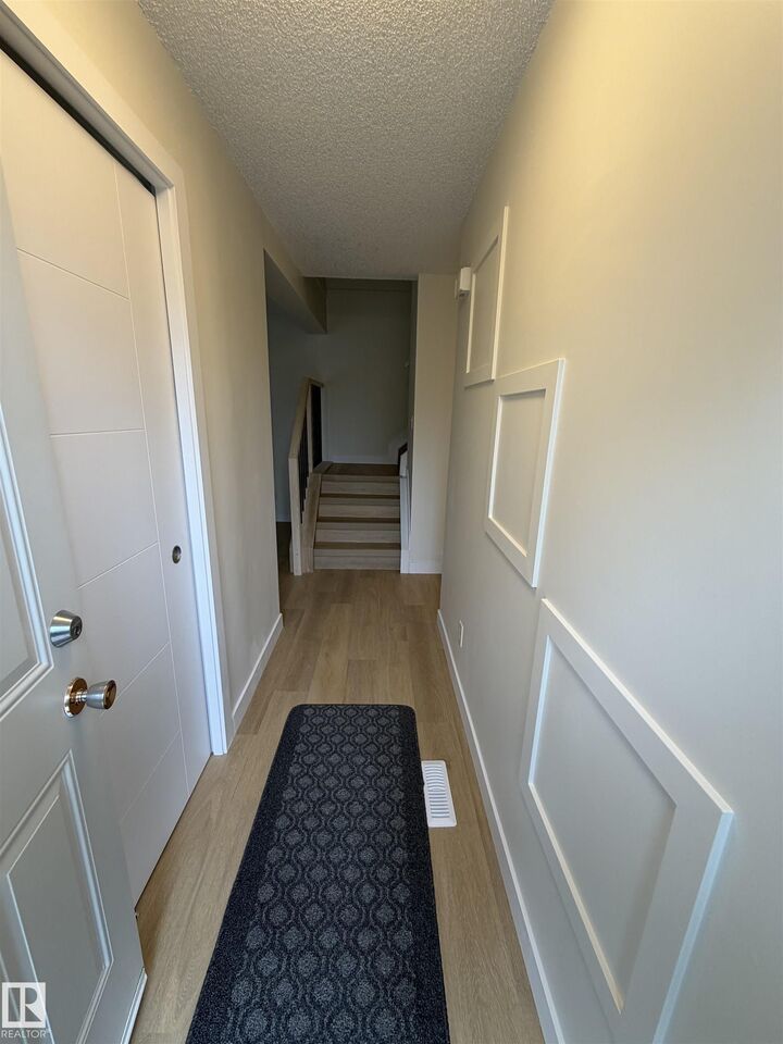 Photo de la propriété: 1618 Lakewood Road NW AB T6K 3H4