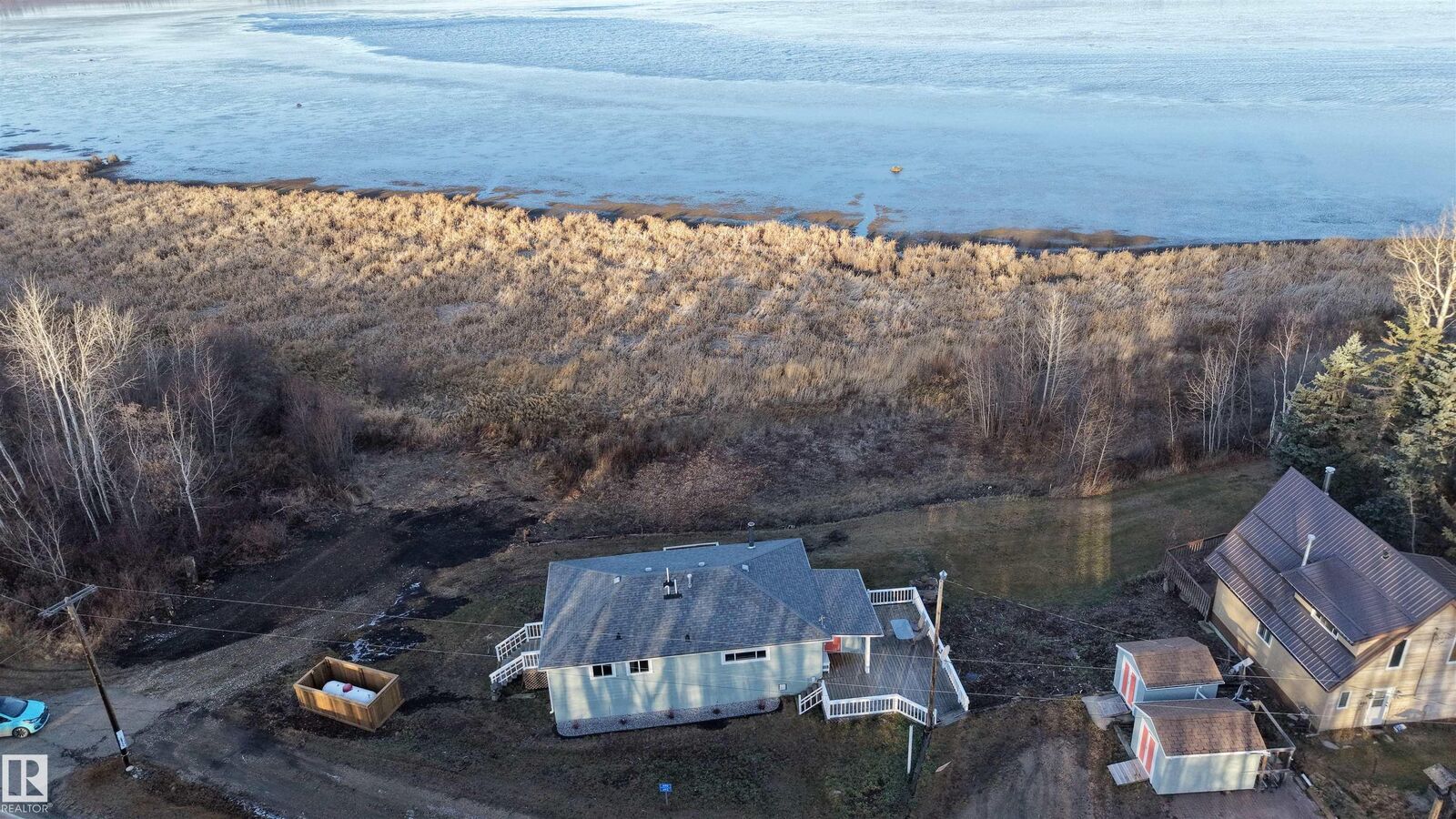Property Photo:  490 & 492 Lakeview Drive  AB T0E 1V0 