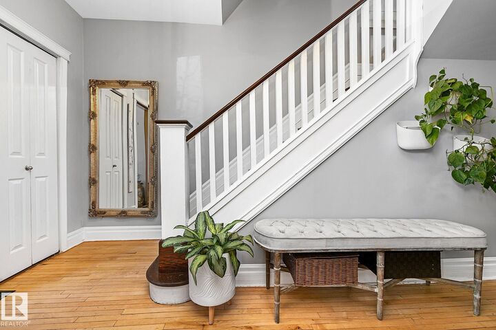 Photo de la propriété:  10823 125 Street NW  AB T5M 0L5 