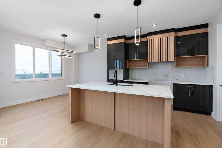 38 Astoria Place — photo 1