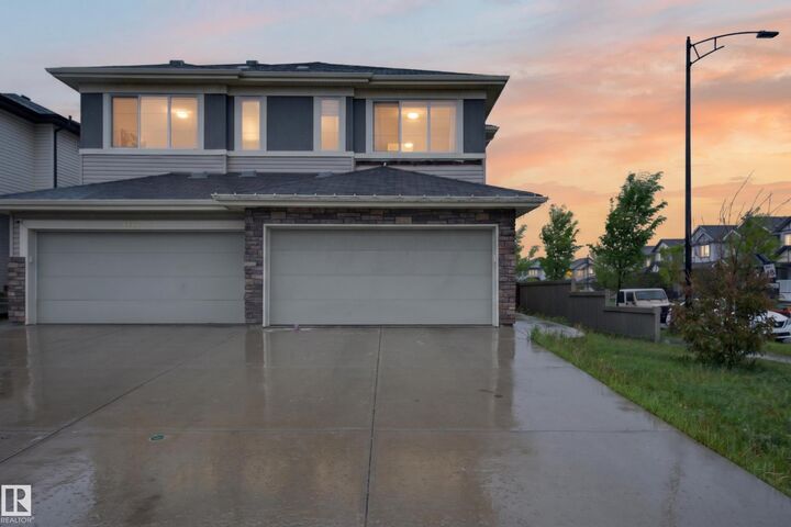 Photo de la propriété:  1404 25 Avenue NW  AB T6T 1J1 