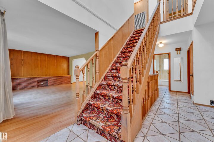 Photo de la propriété:  10819 54 Avenue NW  AB T6H 0T8 