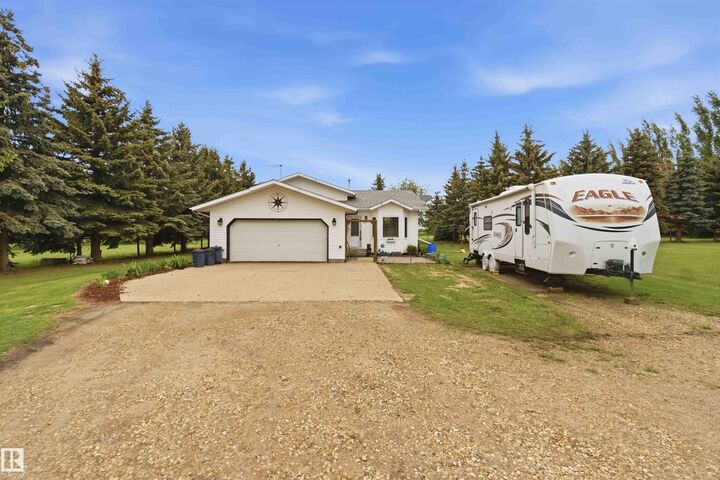 Photo de la propriété:  56220 Rge Rd 230  AB T0A 1N0 