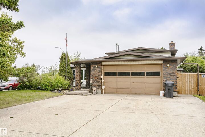 Property Photo:  68 Mill Road  AB T8R 1N7 