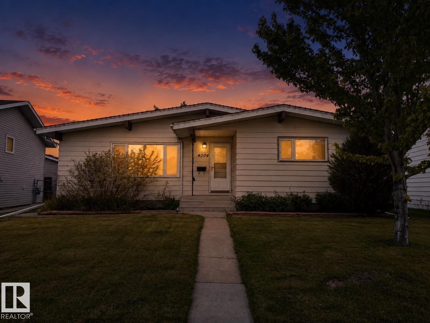 Photo de la propriété:  4304 42 Avenue  AB T9E 4S1 