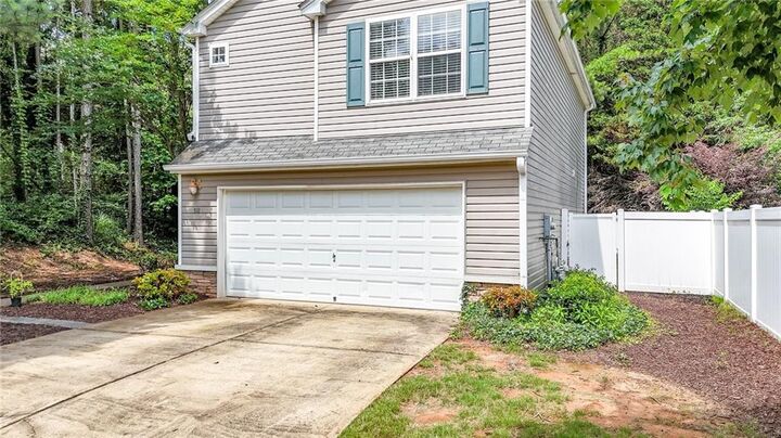 Property Photo:  511 W Oaks Drive  GA 30188 