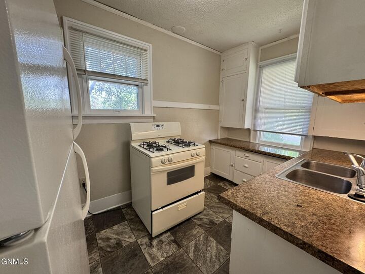 Property Photo: 512 3rd Street N ND 58501