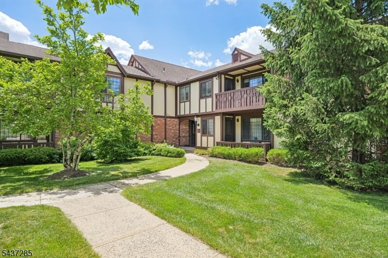 Property Photo:  3 Avon Ct  NJ 07928 