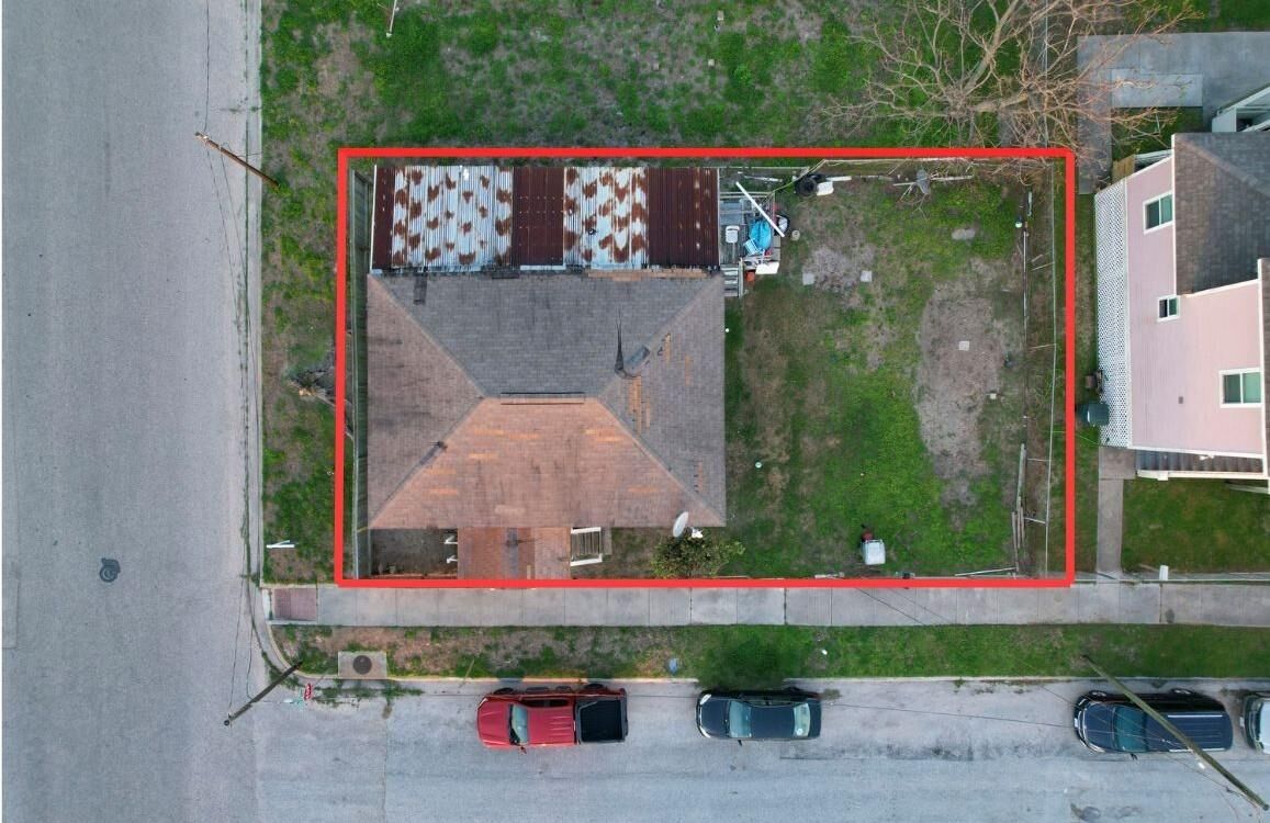 Property Photo:  604 42nd Street  TX 77550 
