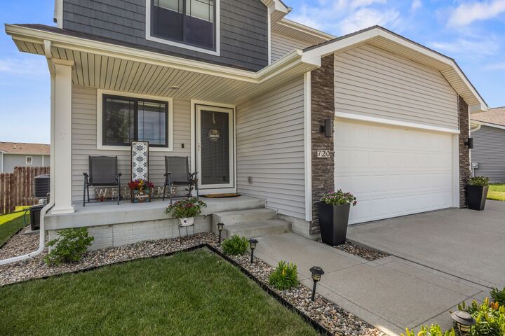 Property Photo:  720 NE Addison Drive  IA 50263 