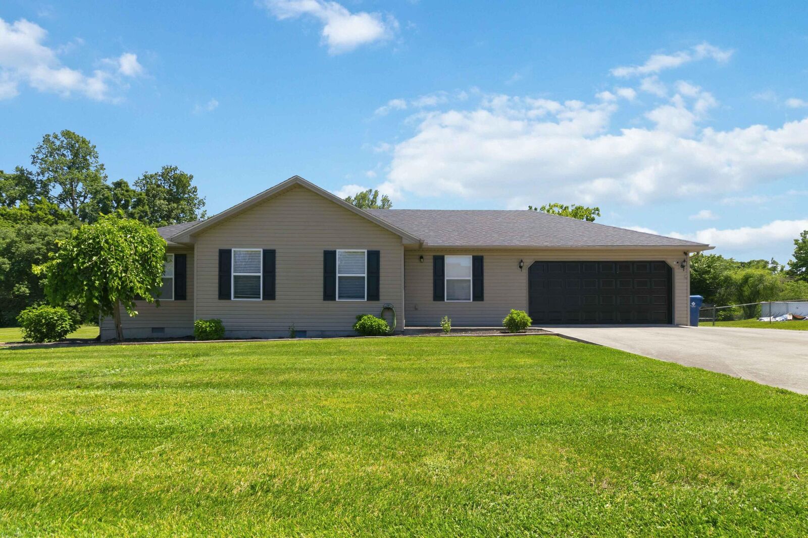 Property Photo: 104 Canterbury Drive KY 42553