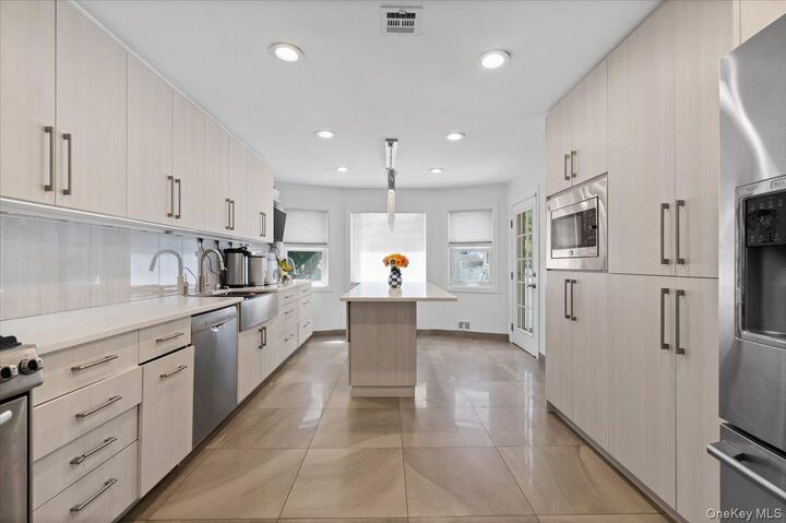 Property Photo:  648 Diane Place  NY 11581 