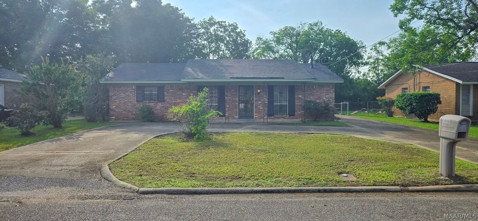 Property Photo: 5608 E Shades Valley Drive AL 36108