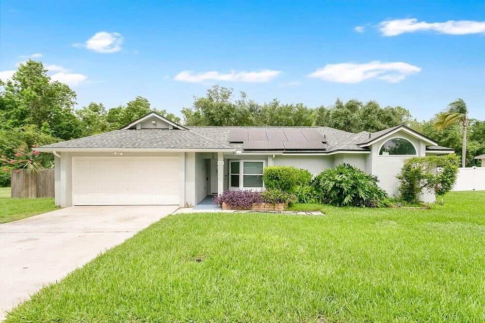 Property Photo:  1092 W Riviera Boulevard  FL 32765 