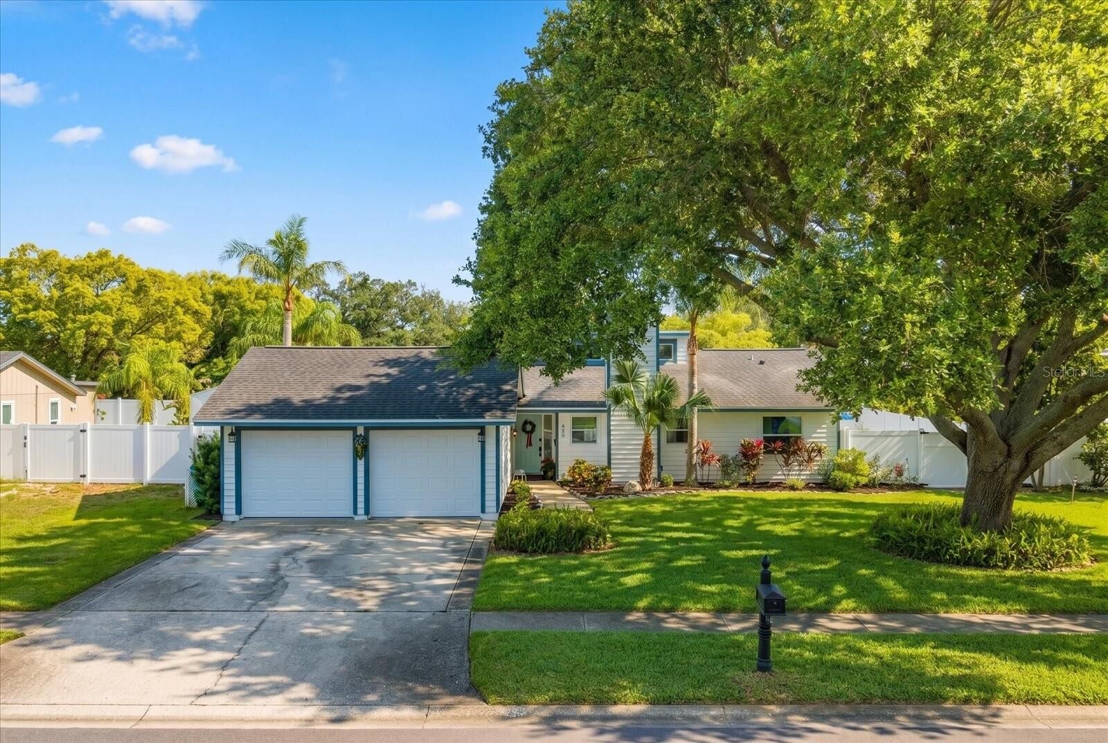 Property Photo:  420 Oxford Road  FL 34683 