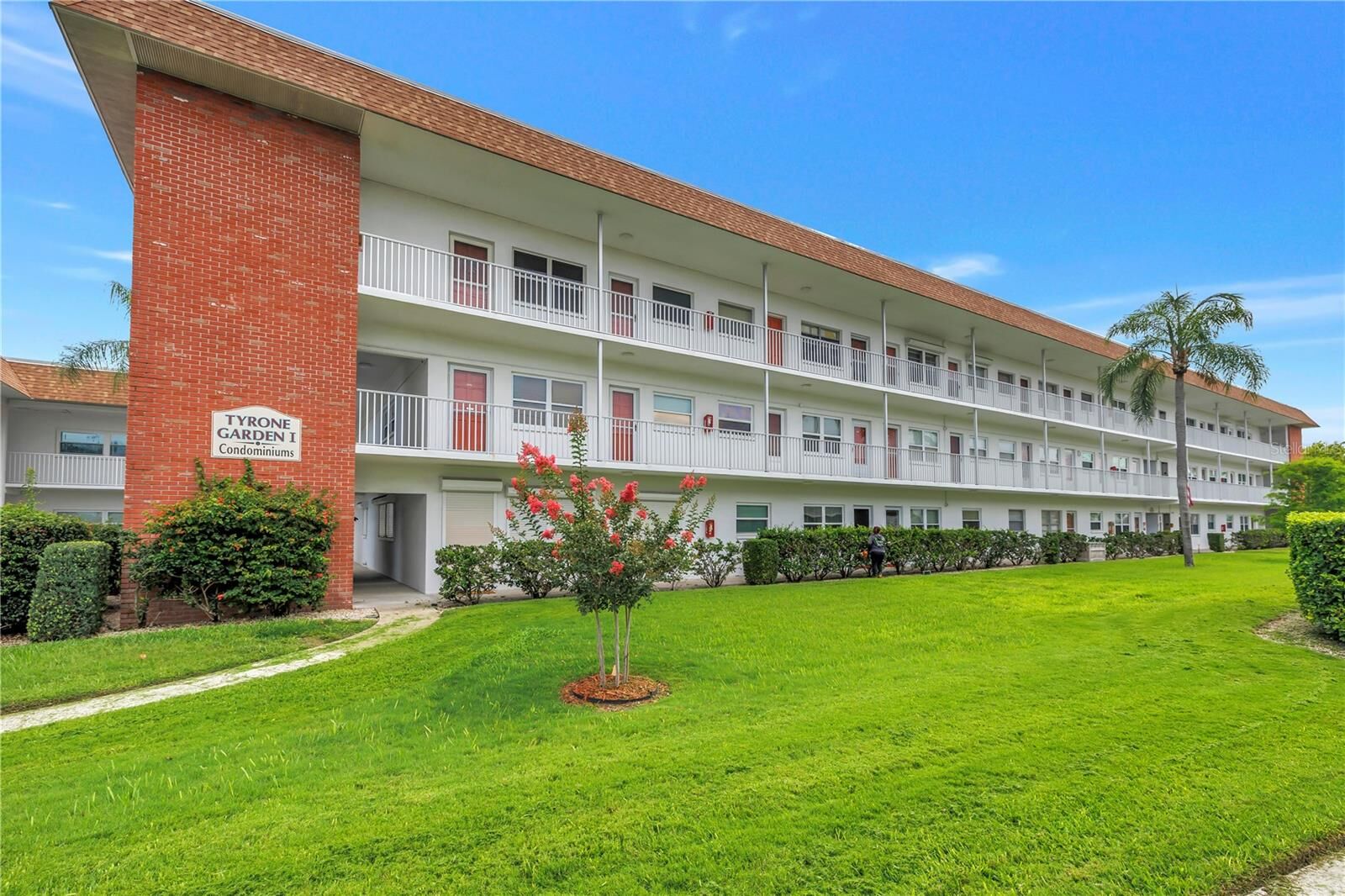 Property Photo: 5729 13th Avenue N 102D FL 33710