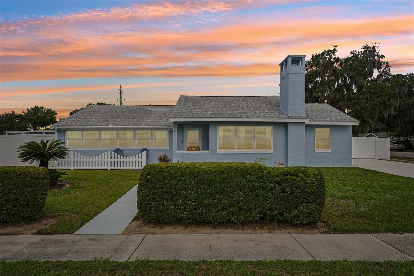 Property Photo: 1211 Morningside Drive FL 32757