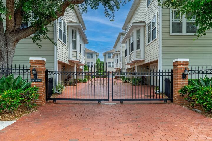 Property Photo:  3315 W De Leon Street 15  FL 33609 