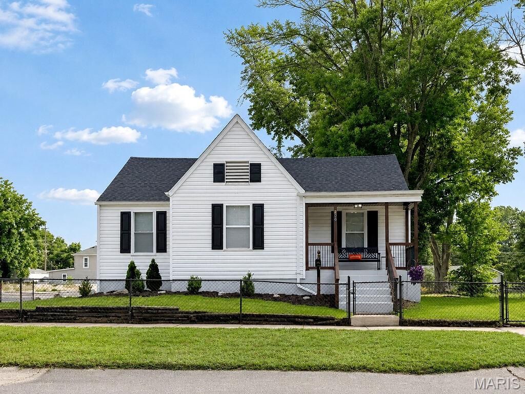 Property Photo: 206 E Clement Street MO 63020