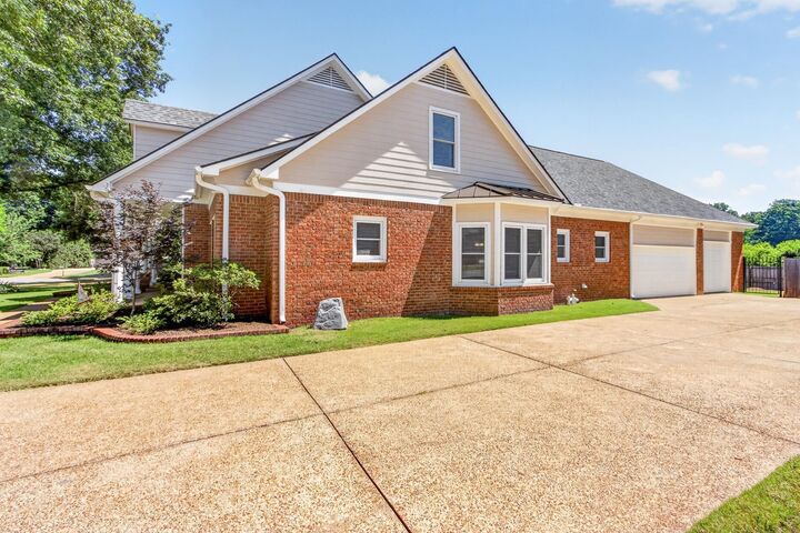 Property Photo: 845 Hatton Cv TN 38017
