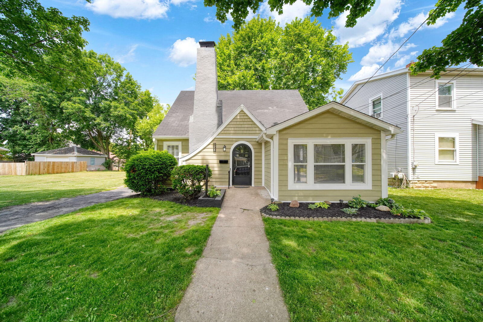Property Photo: 130 W Euclid Avenue MI 49203