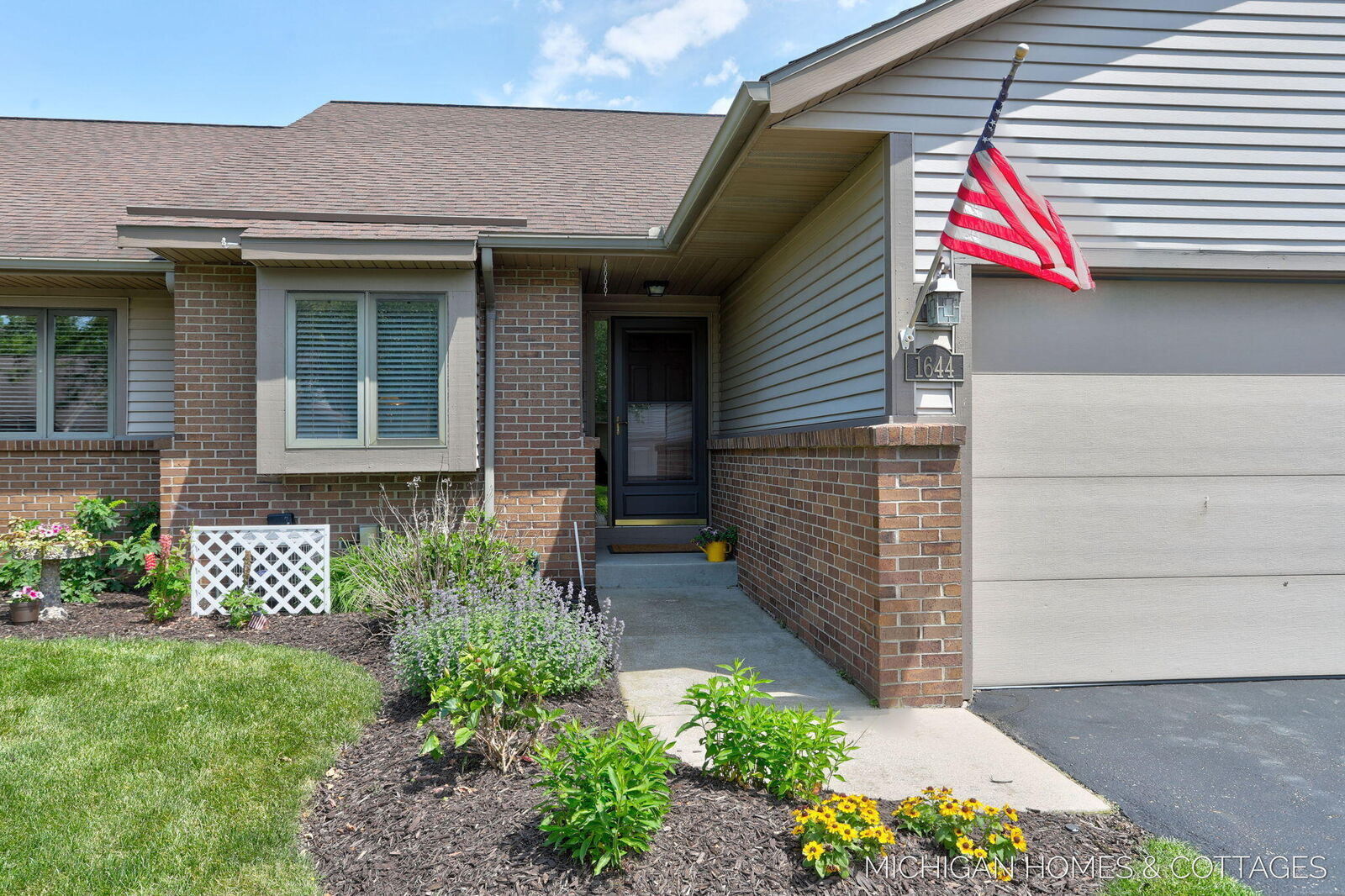 Property Photo:  1644 Lakeview Drive  MI 49464 