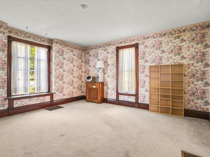 Property Photo: 927 E Lincoln Avenue IL 61008