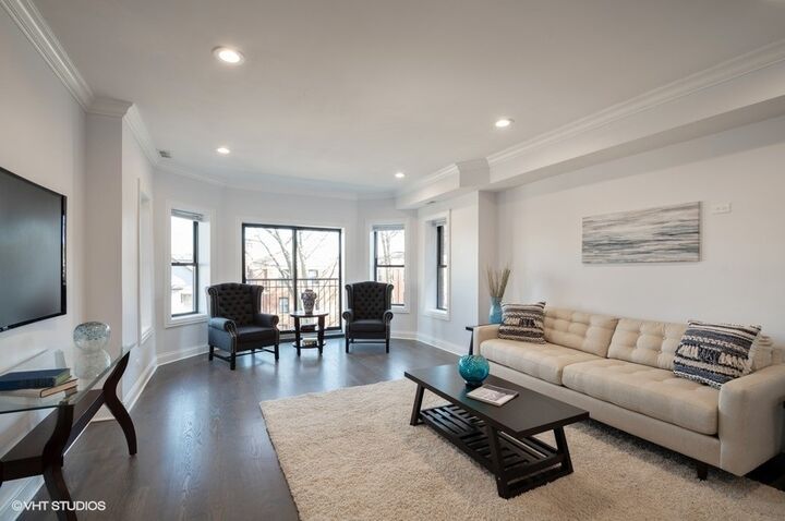 Property Photo: 6344 N Artesian Avenue 1 IL 60659
