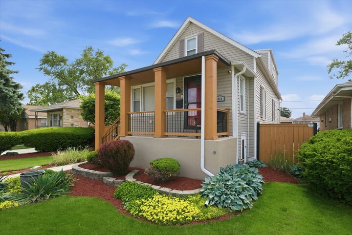 Property Photo:  