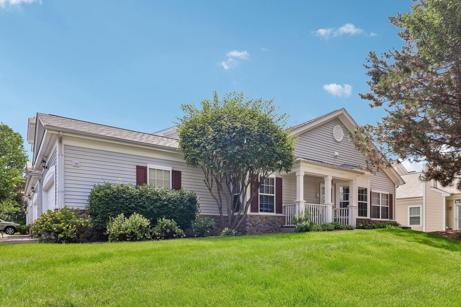 Property Photo: 2722 Kendall Crossing IL 60051