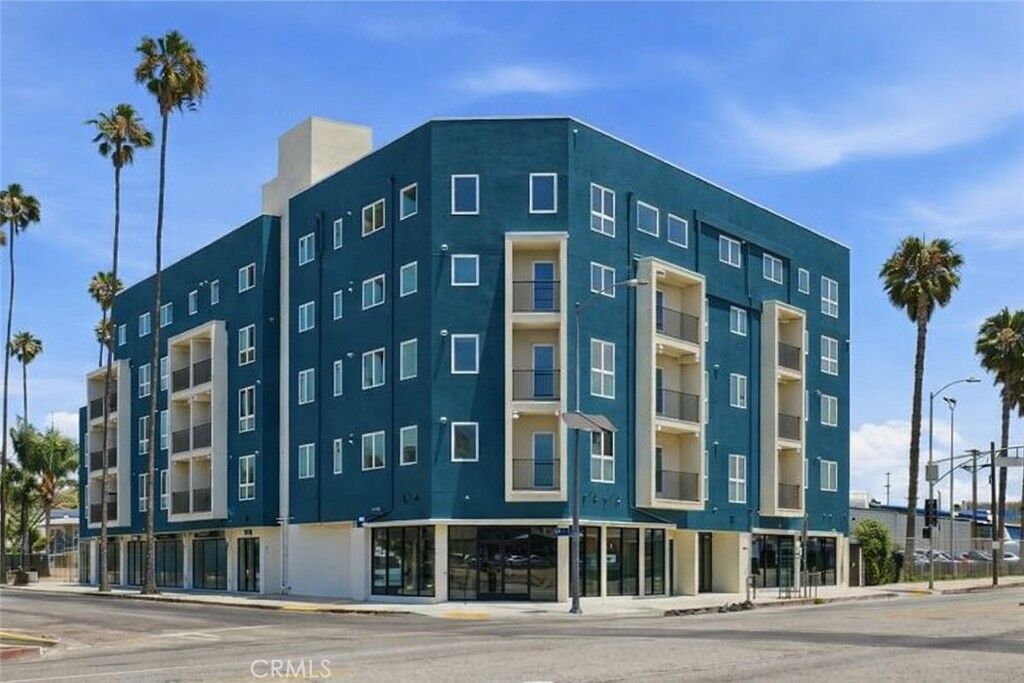 Property Photo: 1818 S Norton Avenue 203 CA 90018