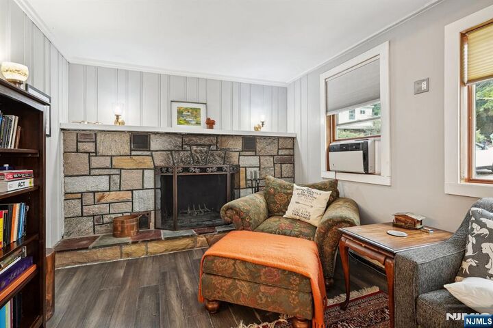 Property Photo:  716 Glen Road  NJ 07871 
