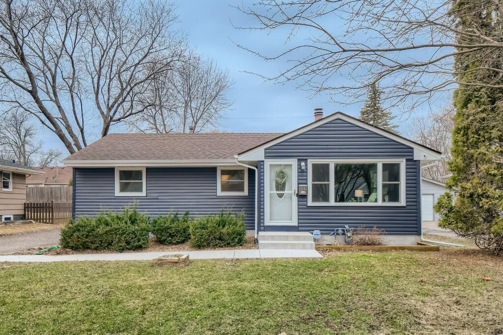 Property Photo:  1031 Sumter Avenue N  MN 55427 