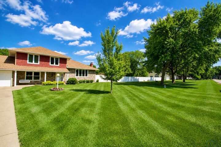 Property Photo: 451 Fair Oaks Drive NE 68776