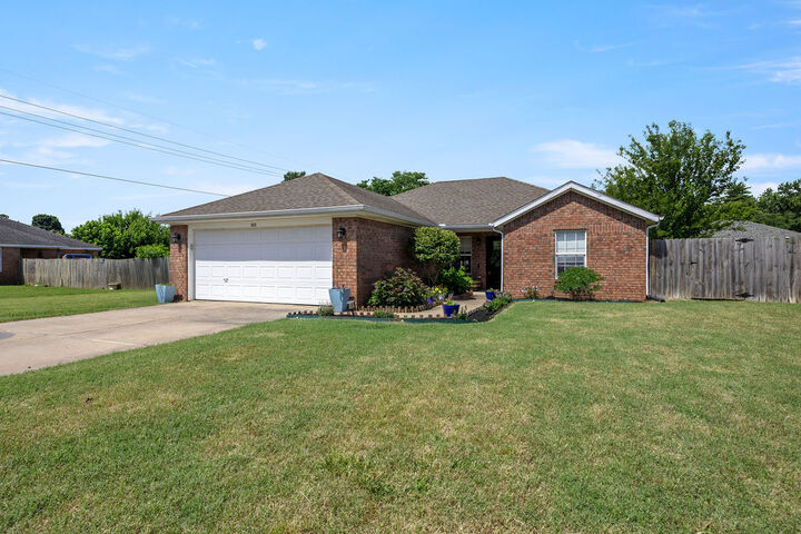 Property Photo:  112 Green Acres Street  AR 72745 