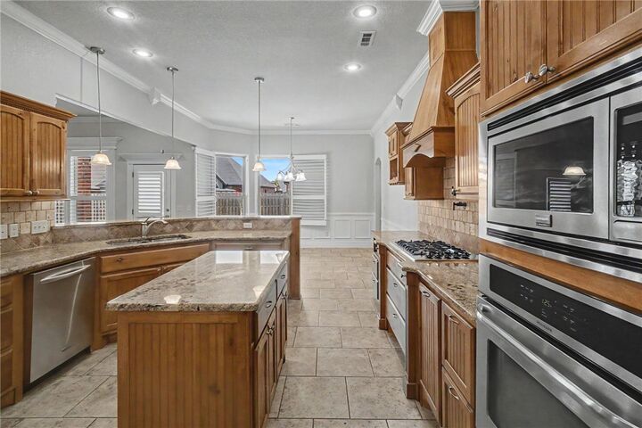 Property Photo:  6211 S 28th Street  AR 72758 
