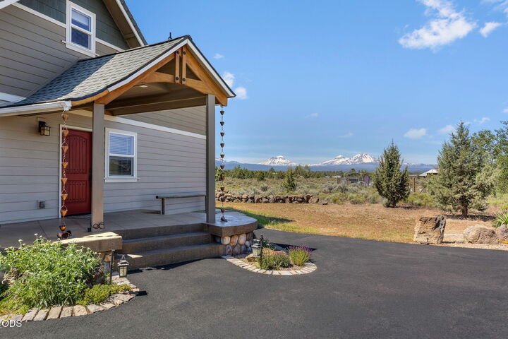 Property Photo: 66967 Lance Road OR 97703