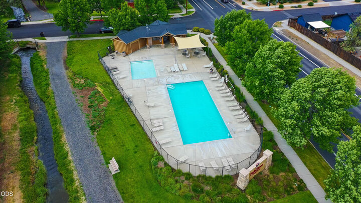Property Photo:  417 NW 27th Street  OR 97756 