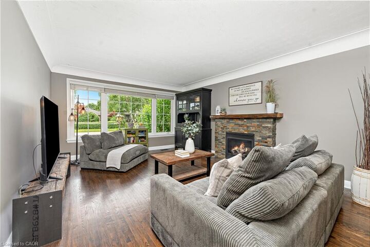 Property Photo:  1063 Maplehurst Avenue  ON L7T 3G3 