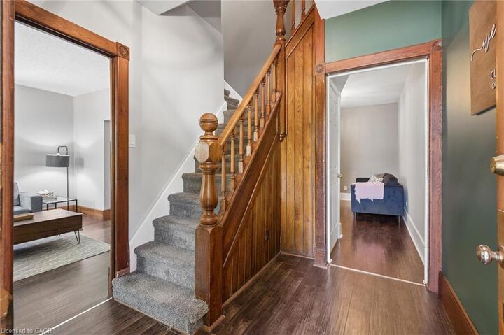 Property Photo:  18 Duke Street  ON N3B 2W7 
